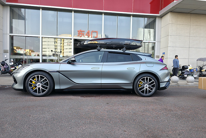 腾势Z9GT安装案例，纽曼305s车顶架+K6B机甲风车顶箱，超大容积安装系统高品质。