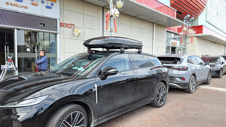 岚图知音安装案例，纽曼305s车顶架+G5车顶箱，一整套安装协调，好品质找纽曼。