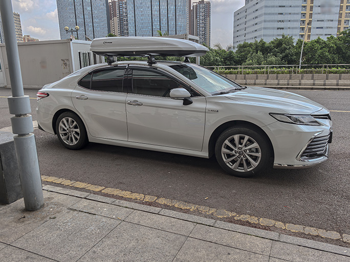 丰田凯美瑞安装车顶架，纽曼305s车顶架+F5款车顶箱白色，适配丰田凯美瑞