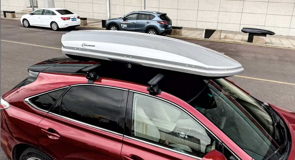 纽曼银色车顶箱G5，色彩绚丽