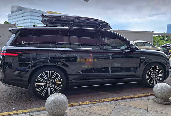 腾势N9安装纽曼305s加长款车顶架+K6车顶箱行李箱。好品质好质感。