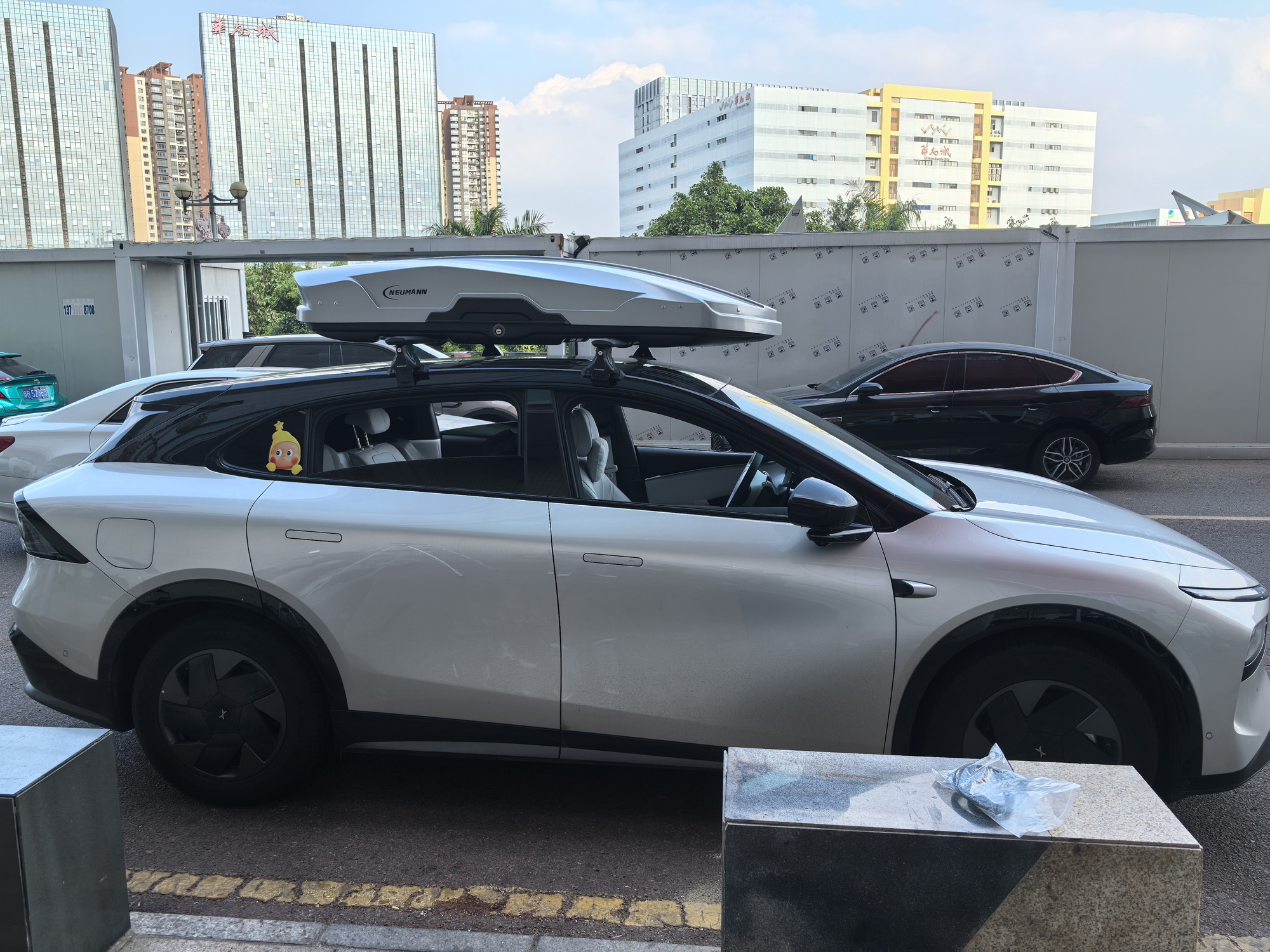 小鹏 G7 升级空间，纽曼305s+G5B款车顶箱，选纽曼专车专用套装，安全又专业！
