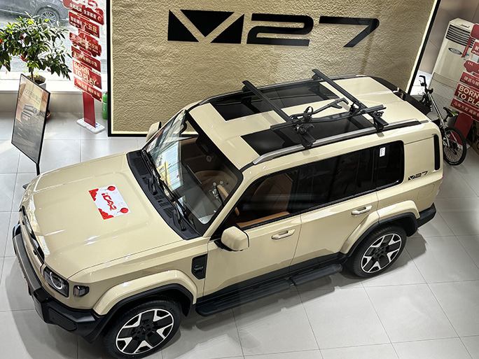 奇瑞icar v27安装案例，纽曼307s车顶架+自行车架，户外出行最佳选择，安装牢固，品质高。