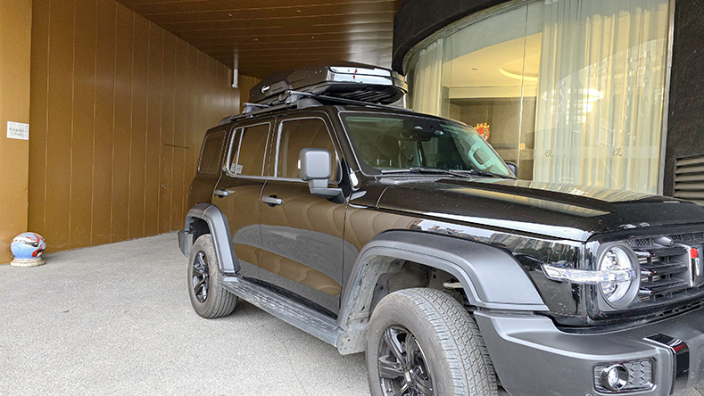 坦克300安装案例，纽曼307s车顶架+G5B车顶箱，这一套组合超帅的。